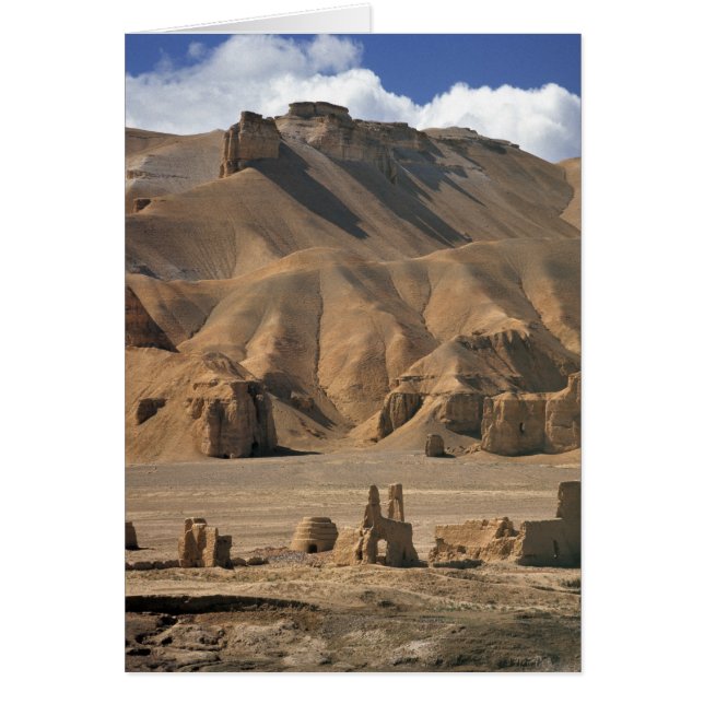 Afghanistan, Bamian Valley. Alte Erde (Vorne)