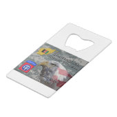 "Afghanistan Combat Veteran" - 82. Im Flugzeug Div Geldbeutel Flaschenöffner (Rückseite Schrägansicht)