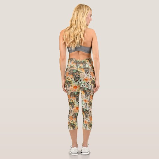 Africa Map Decorative Tribal Elements Pattern Capri Leggings (Rückseite)