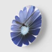 African Daisy Glows Blue Wall Clock Runde Wanduhr (Winkel)