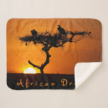 African Dream sunset romantic foto with text Sherpadecke<br><div class="desc">Bringen Sie die Schönheit der Welt mit diesen gemütlichen Decken auf Ihre Zuhause. Zeigen Sie allen Ihre Liebe für Reisen oder Wildtiere auf Ihrer Zuhause und machen Sie sich bequem. Typischer Sonnenaufgang in Kenia, Masai Mara. Das Bild zeigt zwei Geier auf einem Regenschirm Akazien. Sie können den Text im Bild...</div>