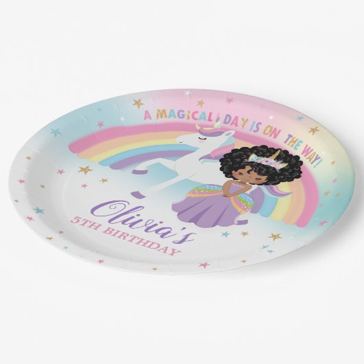 African Princess & Unicorn Birthday Party Rainbow Pappteller (Schrägansicht)