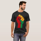 African Rising Hand Fist Black History Month BLM A T-Shirt (Vorne ganz)