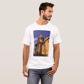 Afrika, Ägypten, Kairo, Heliopolis. Baron T-Shirt (Vorne ganz)