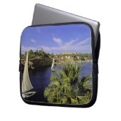 Afrika, Ägypten, Oberägypten, Assuan. Feluke 2 Laptopschutzhülle (Vorderseite Links)