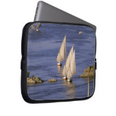 Afrika, Ägypten, Oberägypten, Assuan. Feluke Laptopschutzhülle (Vorne Rechts)