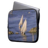 Afrika, Ägypten, Oberägypten, Assuan. Feluke Laptopschutzhülle (Vorderseite Links)