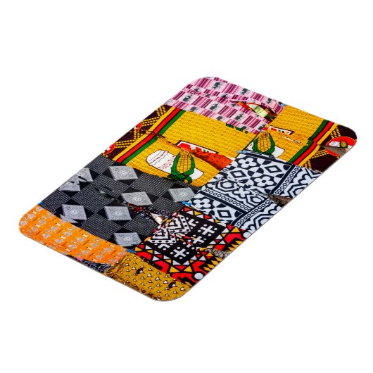 Afrika, Angola, Benguela. Farbige Pants Magnet (Linke Seite)