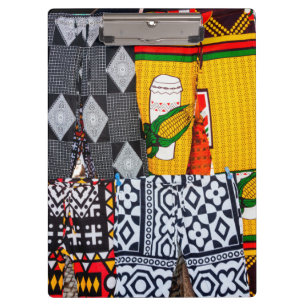 Afrika, Angola, Benguela. Hellfarbige Hosen Klemmbrett