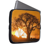 Afrika, Botsuana, Sonnenuntergang Silhouetten Baob Laptopschutzhülle (Vorne Rechts)