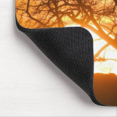 Afrika, Botsuana, Untergehende Sonne silhouettiert Mousepad (Ecke)