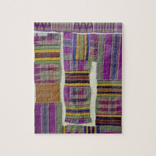 Afrika, Ghana, Accra. Nationales Museum Puzzle (Vertikal)