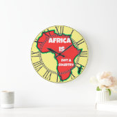 Afrika ist kein Land Große Wanduhr (Zuhause)