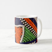 Afrika, Kenia. Maasai-Stammesperlen Kaffeetasse (VorderseiteRechts)
