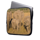 Afrika, Kenia, Masai Mara. Afrikanischer Elefant Laptopschutzhülle (Vorderseite Links)
