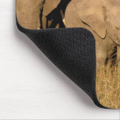 Afrika, Kenia, Masai Mara. Afrikanischer Elefant Mousepad (Ecke)