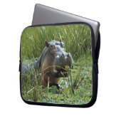 Afrika, Kenia, Masai Mara NR. Mutterhippo Laptopschutzhülle (Vorderseite Links)