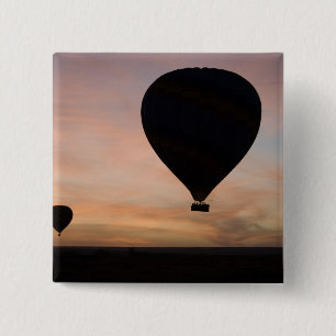 Afrika, Kenia, Masai Mara. Zwei Ballons gleiten Button