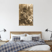 AFRIKA MÄCHTIGE FRAU BREASTFEEEEDE VINTAG SEPIA LEINWANDDRUCK (Insitu (Schlafzimmer))