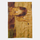 Afrika, Namibia, Okonjima. Löwe Geschirrtuch (Vertikal)