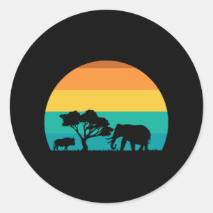 Afrika Sonnenuntergang mit Elefanten und Gnu Retro Runder Aufkleber