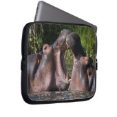 Afrika. Tansania Hippopotamus sparring Laptopschutzhülle (Vorne Rechts)