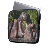 Afrika. Tansania Hippopotamus sparring Laptopschutzhülle (Vorderseite Links)