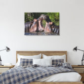 Afrika. Tansania Hippopotamus sparring Leinwanddruck (Insitu (Schlafzimmer))