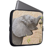 Afrika. Tansania Young Elephant in Tarangire Laptopschutzhülle (Vorne Rechts)