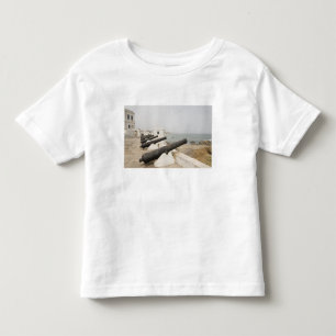Afrika, Westafrika, Ghana, Elmina. Kanonen schütze Kleinkind T-shirt