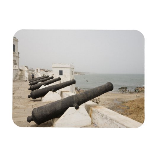 Afrika, Westafrika, Ghana, Elmina. Kanonen schütze Magnet (Horizontal)