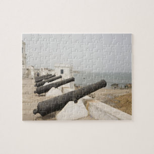 Afrika, Westafrika, Ghana, Elmina. Kanonen schütze Puzzle
