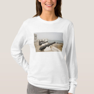 Afrika, Westafrika, Ghana, Elmina. Kanonen schütze T-Shirt