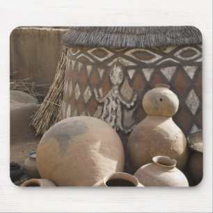 Afrika, Westafrika, Ghana, Sirigu. Handgefertigt Mousepad