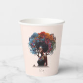 Afrikanisch-amerikanische Frau mit baumgeschmückte Pappbecher (Rückseite)