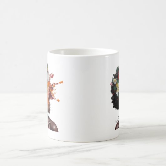 Afrikanisch-amerikanische Frau mit geblümtem Afro- Kaffeetasse (Mittel)