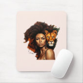Afrikanisch-amerikanische Frau mit Majestic Lion Mousepad (Mit Mouse)
