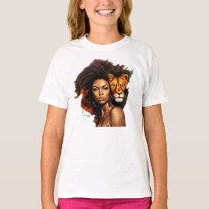 Afrikanisch-amerikanische Frau mit Majestic Lion T-Shirt