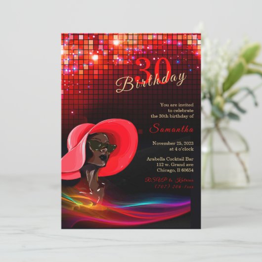 Afrikanische Amerikanerin zum Geburtstag Einladung (Stehend Vorderseite)