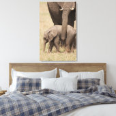Afrikanische Baby Elephant mit Mutter Leinwanddruck (Insitu (Schlafzimmer))