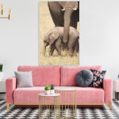 Afrikanische Baby Elephant mit Mutter Leinwanddruck (Insitu (Wohnzimmer))