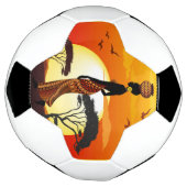 Afrikanische Beautiful Woman Silhouette über afrik Fußball (Gedreht)