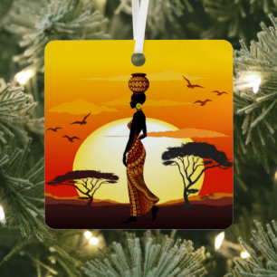 Afrikanische Beautiful Woman Silhouette über afrik Ornament Aus Metall