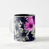 Afrikanische Daisy-Blume in Schwarz und Weiß Zweifarbige Tasse (Vorderseite Links)