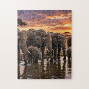 Afrikanische Elefanten am Wasserloch bei Sonnenunt Puzzle