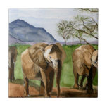 Afrikanische Elefanten Aquarellbilder Fliese<br><div class="desc">Diese Herde von Elefanten kam aus dem Dschungel, während sie auf Safari in Kenia war. Später in der Safari-Lodge im Tsavo National Park in Kenia wurden diese Elefanten mit Aquarellfarben bemalt, um diese wilde Elefantenherde auf der afrikanischen Savanne zu fangen. Was für ein schöner Anblick! Die Berge im Hintergrund sind...</div>