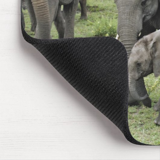 Afrikanische Elefantenherde Mousepad (Ecke)