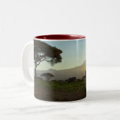 Afrikanische Elefantenreihe Zweifarbige Tasse (Vorderseite Links)