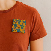 Afrikanische ethnische Gesichtspattern in Stammesm Button