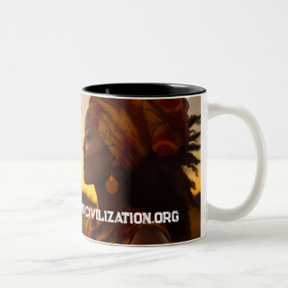 AFRIKANISCHE KÖNIGIN IN DER AFRIKANISCHEN EBENE ZWEIFARBIGE TASSE